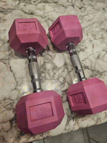 Par de mancuernas hexagonales en color rosa de 3lb - 40lb photo review